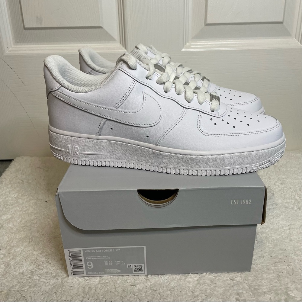 Nike White Air Force 1 ‘07 Women’s 9